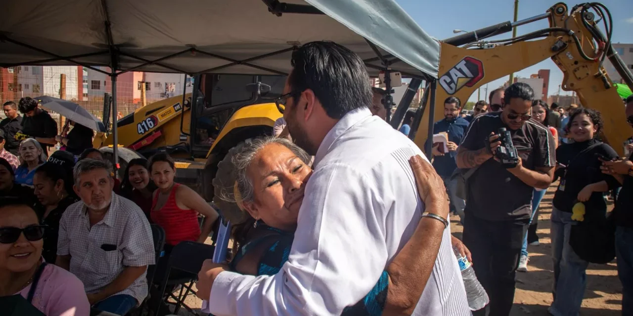 ARRANCAN TRABAJOS DE PAVIMENTACIÓN EN EL BULEVAR HACIENDA DEL VALLE, EN LA COLONIA CUMBRES DEL SUR