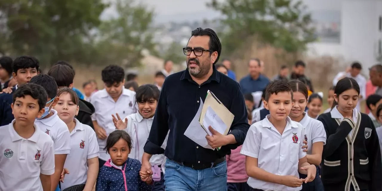 «ES UN SUEÑO QUE PARA NOSOTROS SE HIZO REALIDAD»; BENEFICIADOS CON PAVIMENTACIÓN EN COLONIAS ESTHELA ORTIZ Y PLUTARCO ELÍAS CALLES