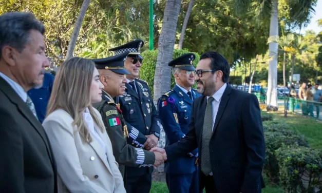 JUAN DE DIOS GÁMEZ PARTICIPA EN IZAMIENTO DE BANDERA POR 220 ANIVERSARIO DEL NATALICIO DE BENITO JUÁREZ