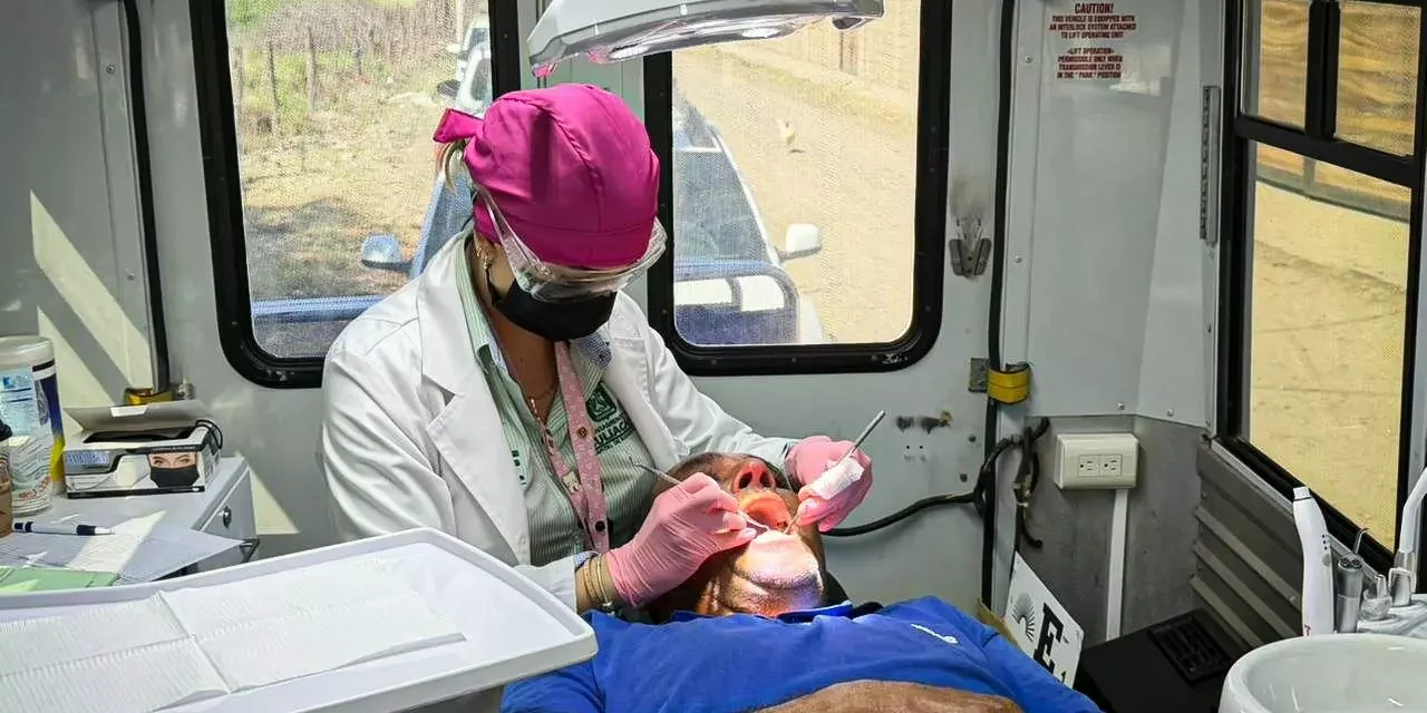 SERVICIOS Y APOYOS DEL DIF CULIACÁN LLEGAN A LA COMUNIDAD LOS NARANJOS