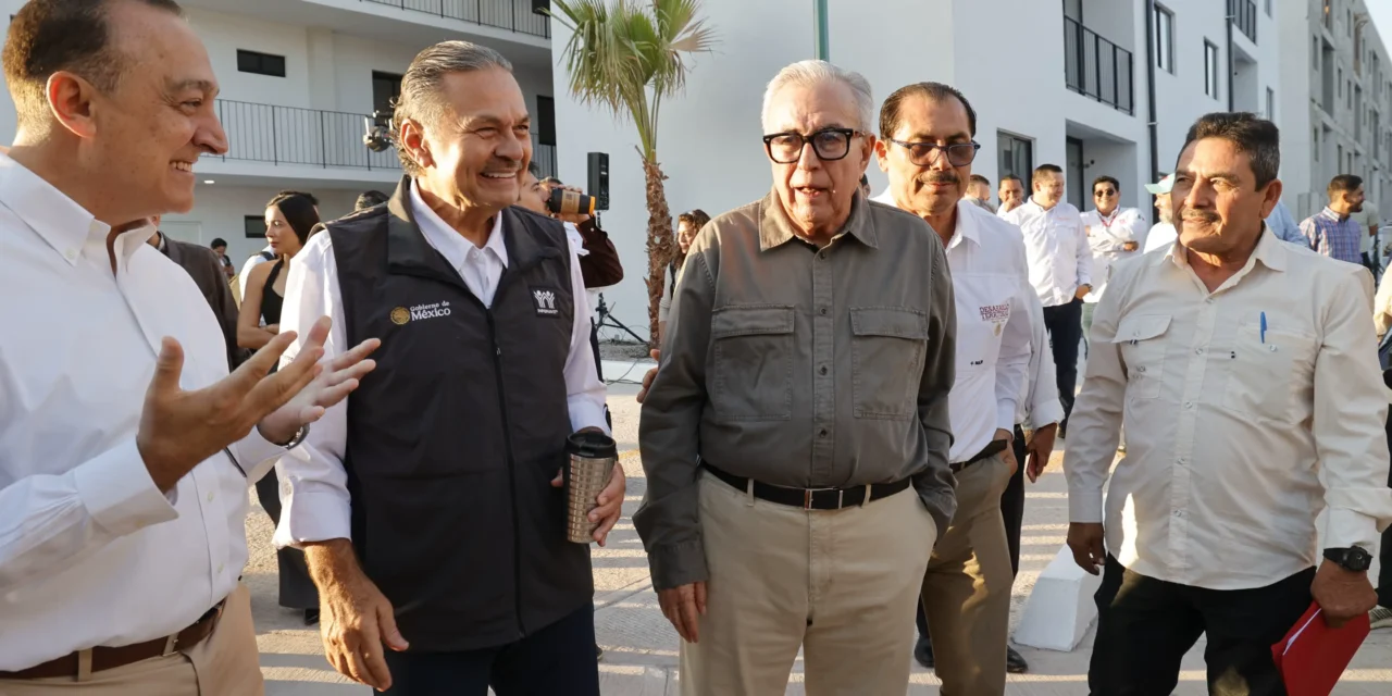 GOBERNADOR ROCHA ENCABEZA LA ENTREGA DE LAS PRIMERAS VIVIENDAS PARA EL BIENESTAR EN LOS MOCHIS