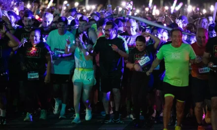 HACEN HISTORIA: 17 MIL PERSONAS PARTICIPAN EN LA ‘FLASH NIGHT RUN’ POR AMOR A CULIACÁN