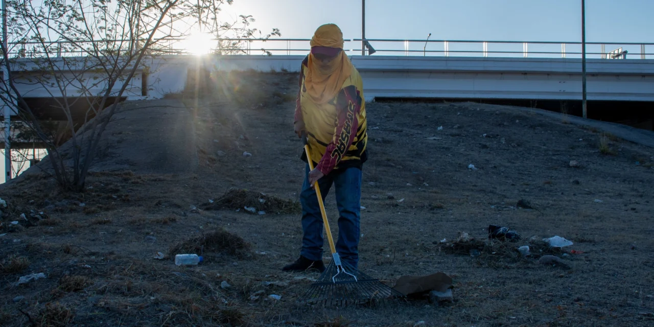 CONTINÚA CAMPAÑA DE DESCACHARRIZACIÓN EN LA COLONIA DÍAZ ORDAZ PARA PREVENIR CRIADEROS DE MOSQUITOS