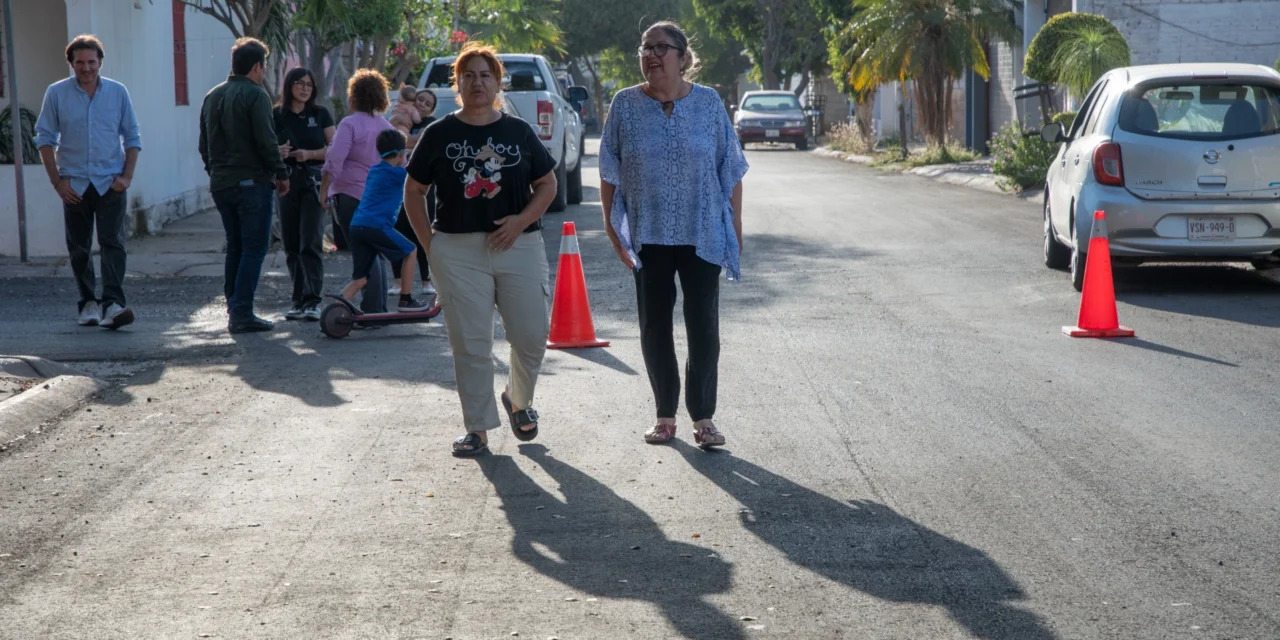 CALLES DE VILLAS DEL MANANTIAL DEJAN ATRÁS EL DETERIORO CON NUEVO PAQUETE DE PAVIMENTACIÓN