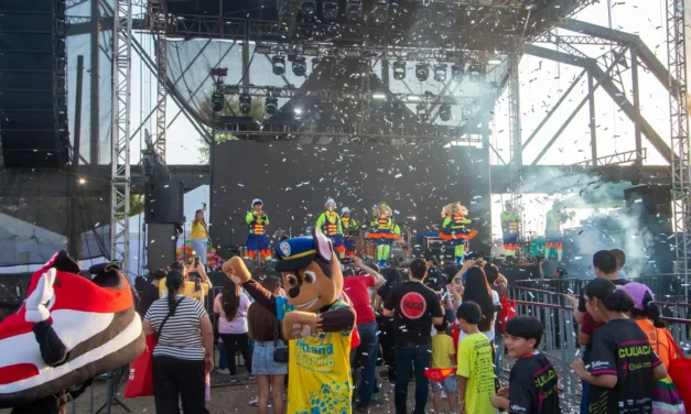 PREVIO A LA FLASH NIGHT RUN, SE VIVE GRAN AMBIENTE EN EL PARQUE ACUÁTICO DE CULIACÁN