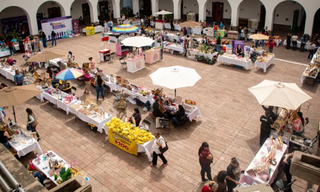 REALIZAN BAZAR MUJERES EN MOVIMIENTO EN EL PATIO DEL AYUNTAMIENTO