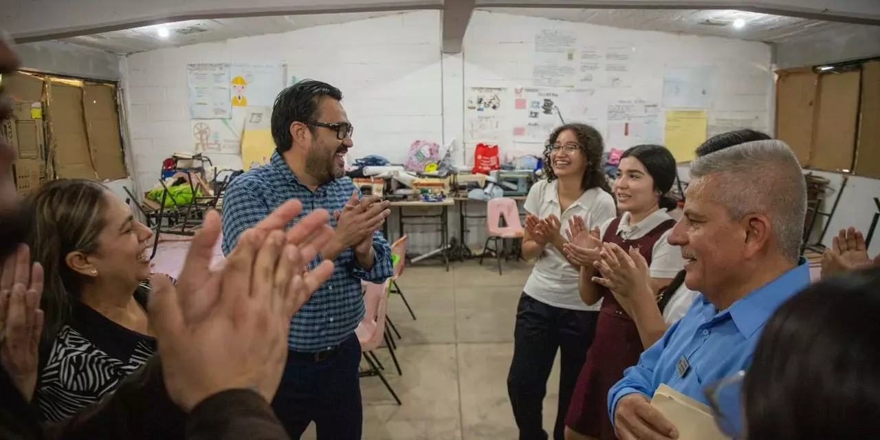 JUAN DE DIOS GÁMEZ VISITA A ALUMNOS Y MAESTROS EN LA SECUNDARIA GENERAL NO. 5; COMPROMETE MEJORAS