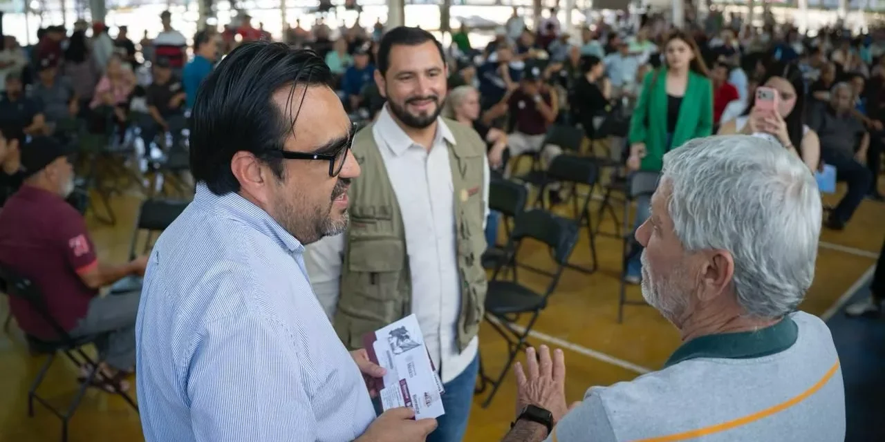 MÁS DE MIL ADULTOS MAYORES RECIBIERON LA TARJETA DE PENSIONES DEL BIENESTAR; “ES IMPORTANTE QUE ESTOS PROGRAMAS SIGAN”