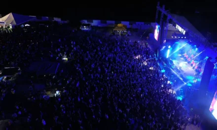 DISFRUTAN CONCIERTO DE PANCHO BARRAZA