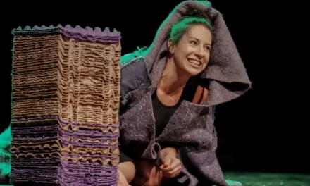 ENTRE CARCAJADAS Y VERDADES INCÓMODAS D(R)AMA CONVIERTE EL ESCENARIO DEL TEATRO ÁNGELA PERALTA EN UN RING DE EMOCIONES