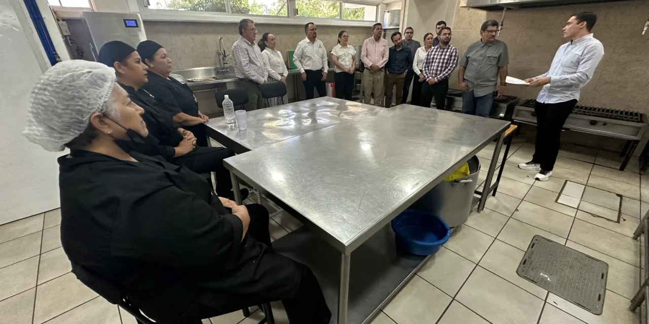 CAPACITAN A PERSONAL DE UNIPOL PARA FORTALECER CONTROL DE CALIDAD E HIGIENE EN ALIMENTOS