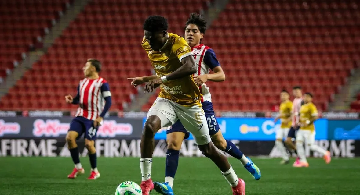 DORADOS TRIUNFÓ FRENTE A TAPATÍO