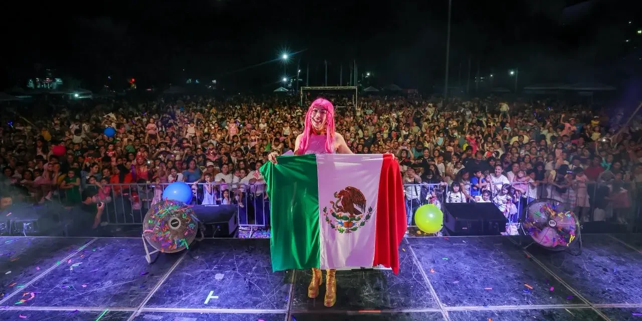 MÁS DE 20 MIL PERSONAS SE REÚNEN EN LA EXPLANADA DE PALACIO DE GOBIERNO PARA CELEBRAR A LA NIÑEZ SINALOENSE