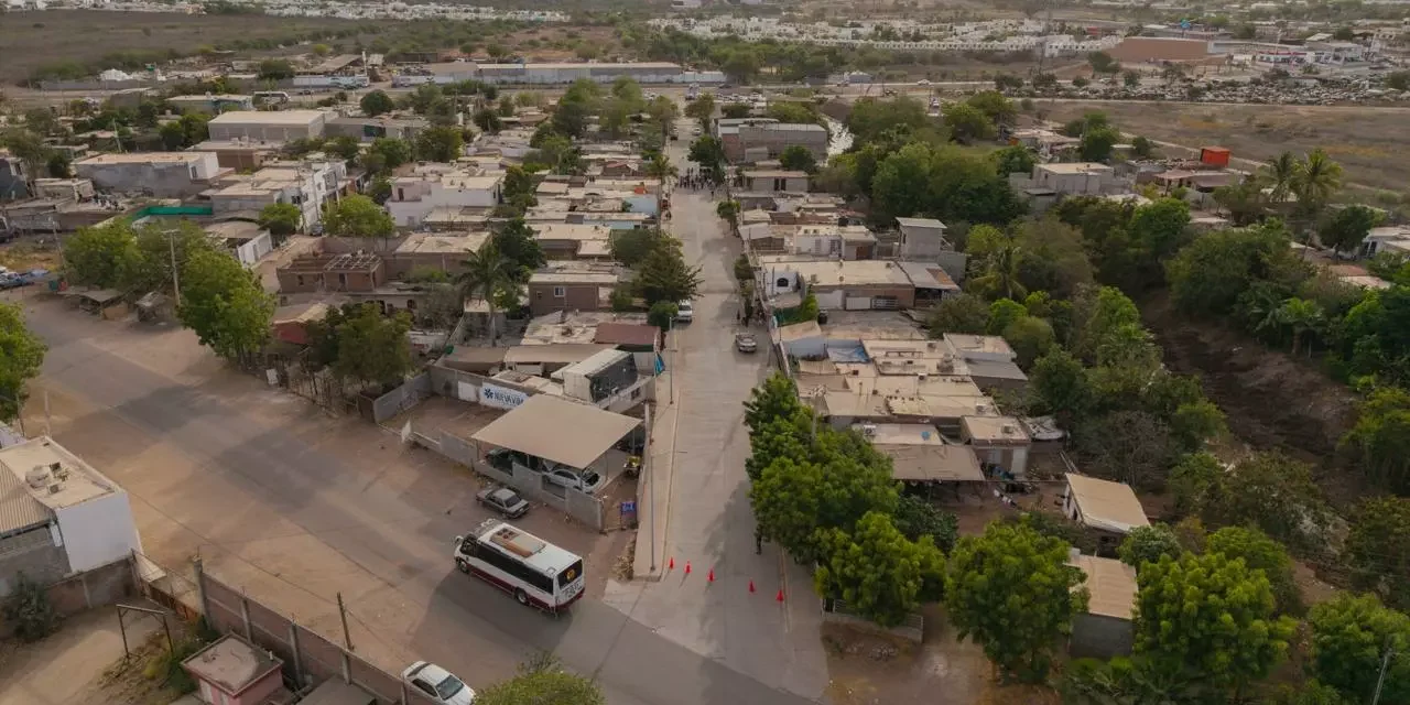 ”POR PRIMERA VEZ TENEMOS A UN PRESIDENTE QUE ESCUCHA A LA GENTE”; VECINOS AGRADECEN NUEVAS PAVIMENTACIONES EN CULIACÁN