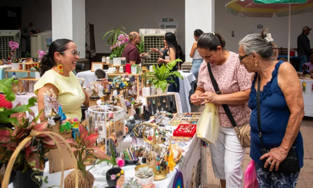 REALIZAN SEGUNDA EDICIÓN DEL AÑO DEL BAZAR “MUJERES EMPRENDEDORAS POR EL BIENESTAR” EN EL AYUNTAMIENTO