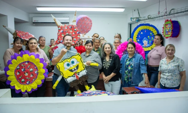 TALLER DE ELABORACIÓN DE PIÑATAS REÚNE A COMITÉS VECINALES POR EL MES DE LA NIÑEZ