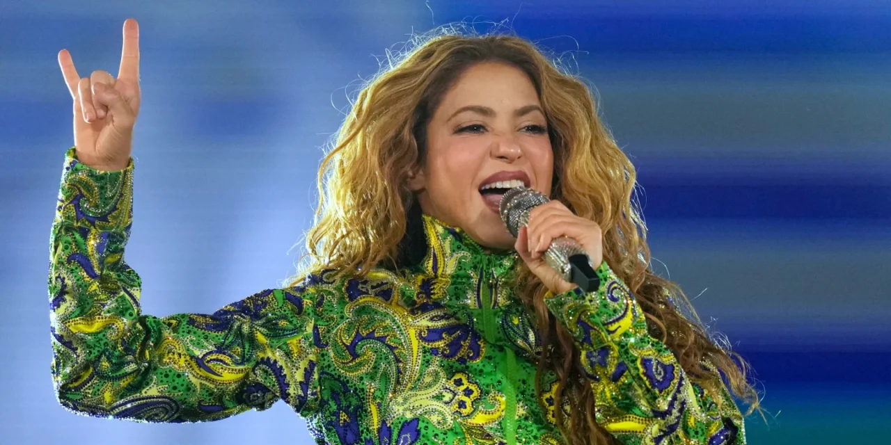SHAKIRA ATRAE A 2 MILLONES EN SU CONCIERTO EN LA PLAYA COPACABANA DE BRASIL