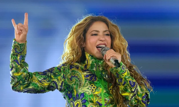 SHAKIRA ATRAE A 2 MILLONES EN SU CONCIERTO EN LA PLAYA COPACABANA DE BRASIL
