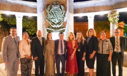 SECRETARÍA DE TURISMO MIREYA SOSA OSUNA ENTREGA PRESEA «GRANO DE ORO» Y MEDALLA «GRANITO DE ORO»