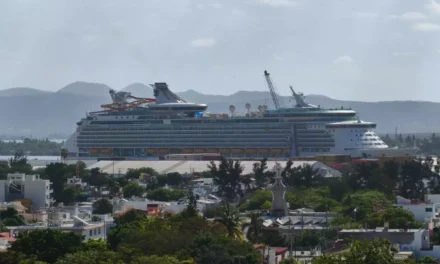 LLEGA A MAZATLÁN EL «NAVIGATOR OF THE SEAS», EL PRIMER CRUCERO DEL MES DE MAYO