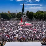 MÁS DE 45 MIL SINALOENSES LLENAN LA EXPLANADA DE GOBIERNO PARA ACOMPAÑAR EL MENSAJE DE LA PRESIDENTA CLAUDIA SHEINBAUM
