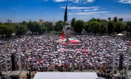 MÁS DE 45 MIL SINALOENSES LLENAN LA EXPLANADA DE GOBIERNO PARA ACOMPAÑAR EL MENSAJE DE LA PRESIDENTA CLAUDIA SHEINBAUM