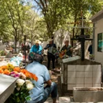FAMILIAS ACUDEN A LOS PANTEONES DE CULIACÁN EN UN AMBIENTE ORDENADO Y DE TRADICIÓN POR EL DÍA DE LAS MADRES