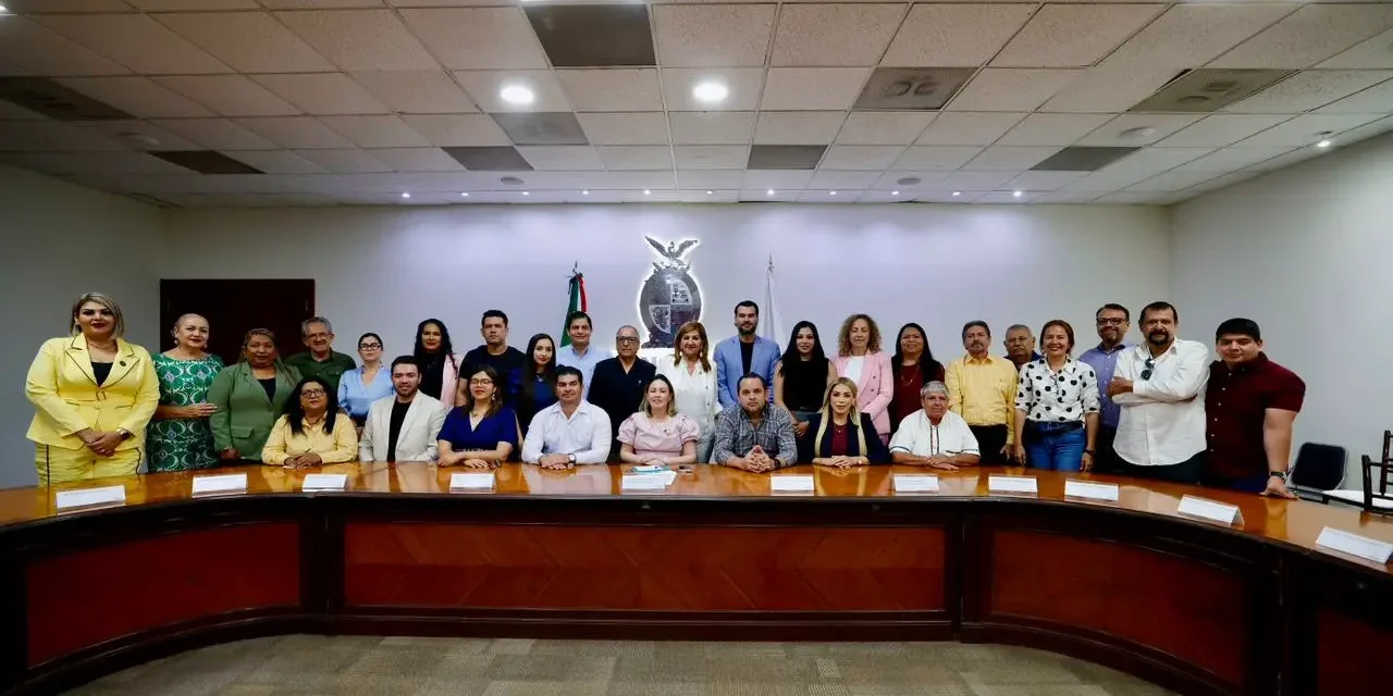GOBERNADORA YERALDINE BONILLA SE REÚNE CON DIPUTADOS LOCALES