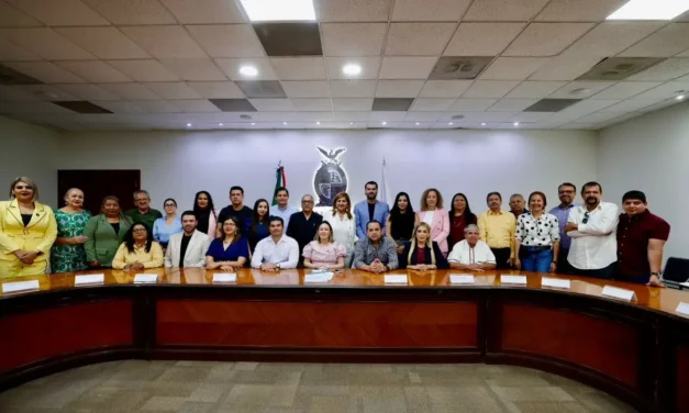 GOBERNADORA YERALDINE BONILLA SE REÚNE CON DIPUTADOS LOCALES