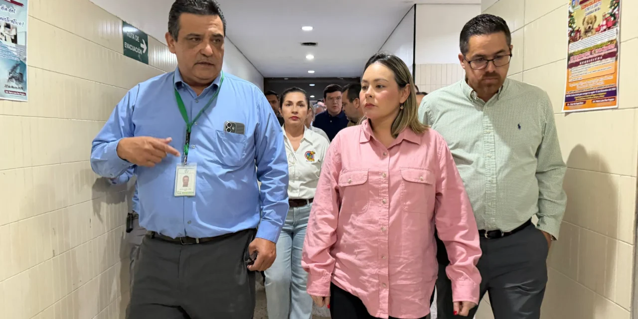 GOBERNADORA YERALDINE SOSTIENE ACERCAMIENTO CON FAMILIARES DE VÍCTIMAS DE INCENDIO EN LOS MOCHIS