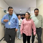 GOBERNADORA YERALDINE SOSTIENE ACERCAMIENTO CON FAMILIARES DE VÍCTIMAS DE INCENDIO EN LOS MOCHIS