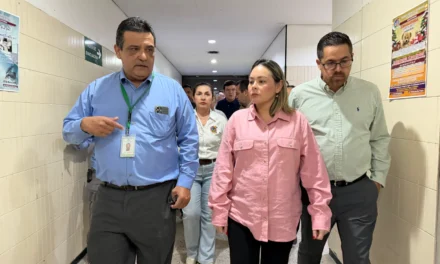 GOBERNADORA YERALDINE SOSTIENE ACERCAMIENTO CON FAMILIARES DE VÍCTIMAS DE INCENDIO EN LOS MOCHIS