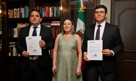 GOBERNADORA YERALDINE BONILLA TOMA PROTESTA A NUEVOS FUNCIONARIOS EN LA SGG Y EL DESPACHO