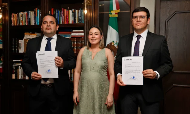 GOBERNADORA YERALDINE BONILLA TOMA PROTESTA A NUEVOS FUNCIONARIOS EN LA SGG Y EL DESPACHO