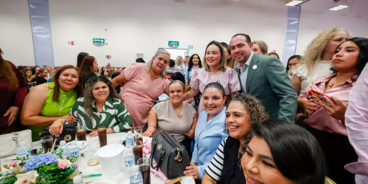 ACOMPAÑA GOBERNADORA YERALDINE A MADRES DEL STASE EN SU FESTEJO
