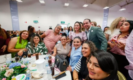 ACOMPAÑA GOBERNADORA YERALDINE A MADRES DEL STASE EN SU FESTEJO
