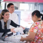 DIF BIENESTAR CULIACÁN Y LA ALCALDESA ANA MIRIAM RAMOS ACOMPAÑAN CON ALIMENTO CALIENTE A FAMILIAS EN EL HOSPITAL REGIONAL NO. 1 DEL IMSS