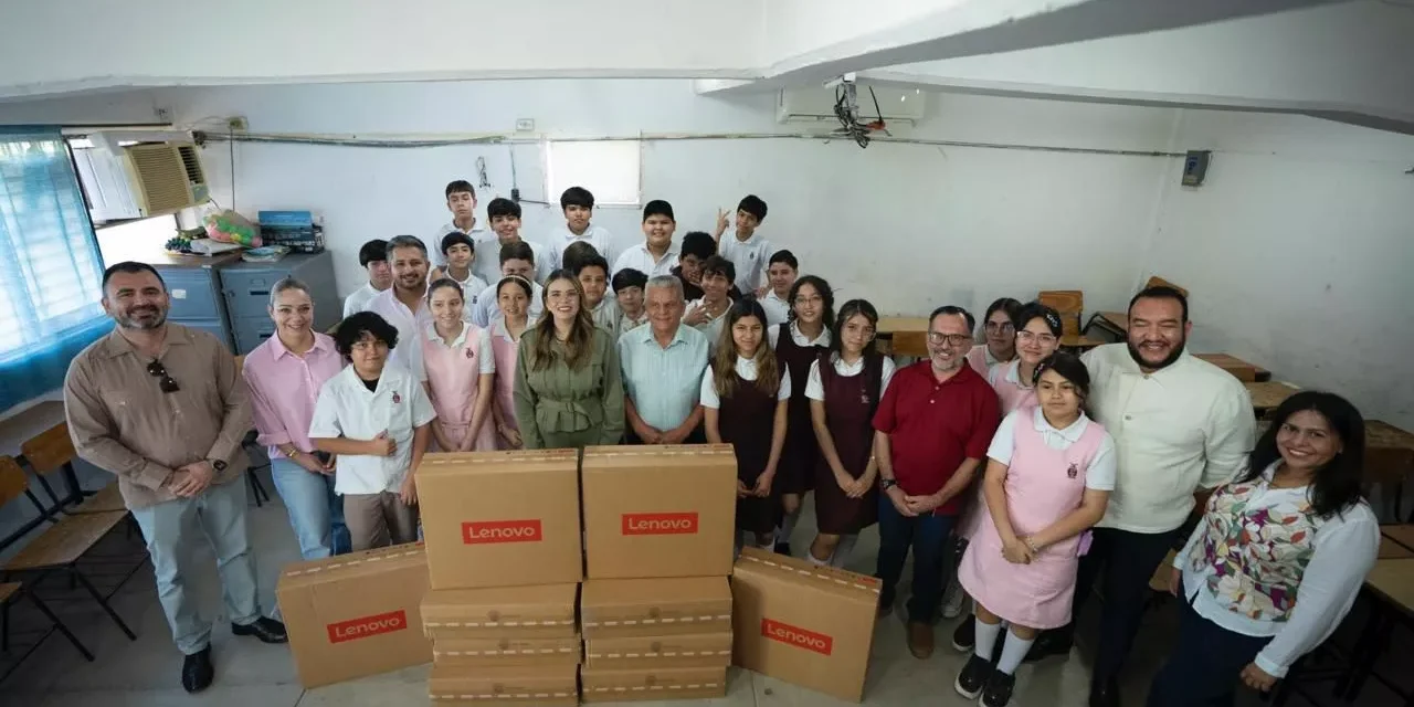 ANA MIRIAM RAMOS ENTREGA 10 EQUIPOS DE CÓMPUTO A LA ESCUELA SECUNDARIA GENERAL NO. 5; “YA NO VAMOS A BATALLAR”