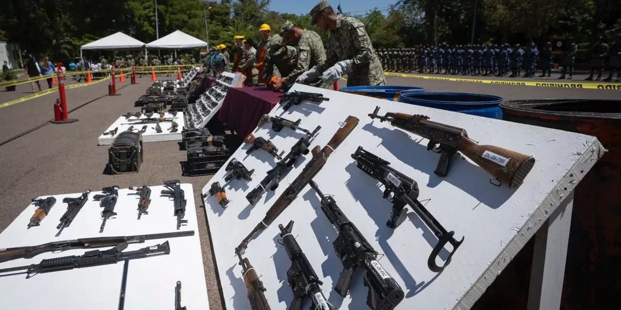 EJÉRCITO MEXICANO DESTRUYE MÁS DE 800 ARMAS DE FUEGO; ALCALDESA ANA MIRIAM RAMOS PARTICIPA EN EVENTO DE LA NOVENA ZONA MILITAR