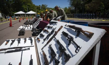 EJÉRCITO MEXICANO DESTRUYE MÁS DE 800 ARMAS DE FUEGO; ALCALDESA ANA MIRIAM RAMOS PARTICIPA EN EVENTO DE LA NOVENA ZONA MILITAR