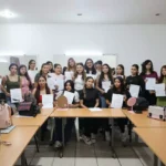 GOBIERNO DEL ESTADO IMPULSA CAPACITACIÓN EN MAQUILLAJE PARA JÓVENES DE ELOTA