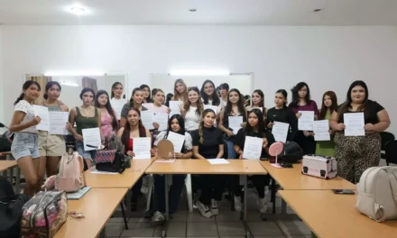 GOBIERNO DEL ESTADO IMPULSA CAPACITACIÓN EN MAQUILLAJE PARA JÓVENES DE ELOTA