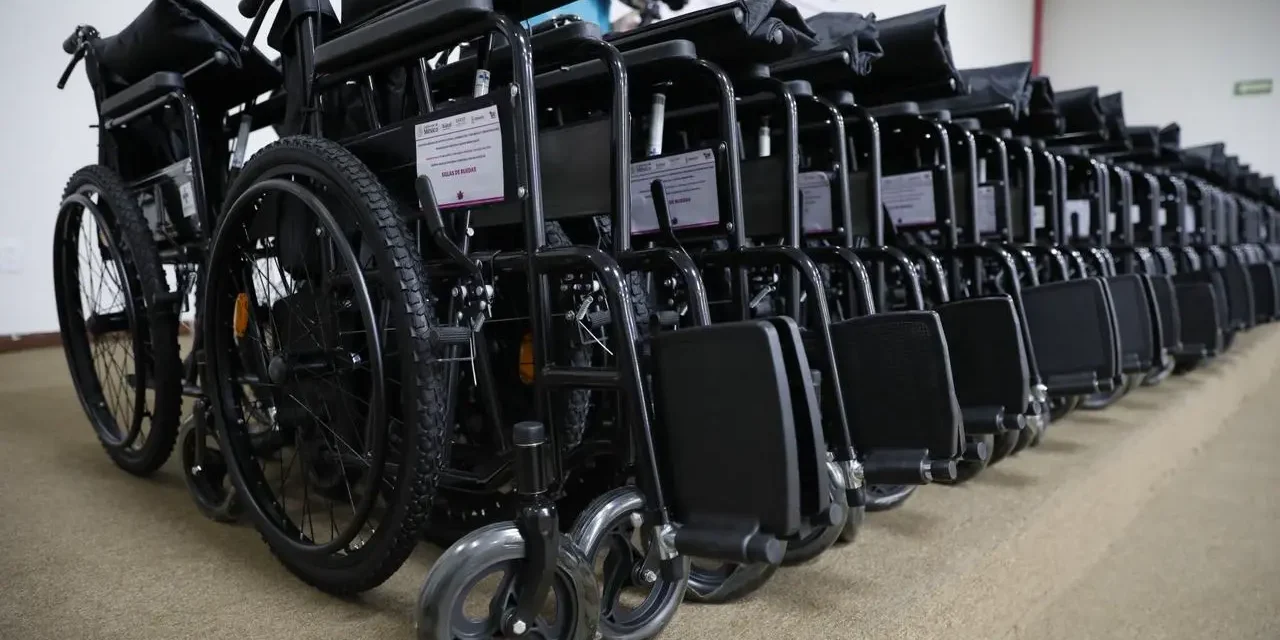DIF SINALOA MEJORA LA CALIDAD DE VIDA DE PERSONAS CON DISCAPACIDAD MEDIANTE LA ENTREGA DE SILLAS DE RUEDAS