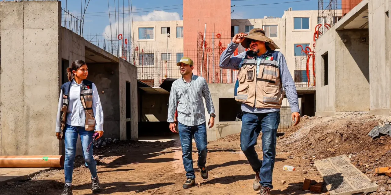 MÁS HOGARES, MÁS BIENESTAR: OMAR LÓPEZ CAMPOS SUPERVISA AVANCE DE VIVIENDAS PARA EL BIENESTAR EN CULIACÁN