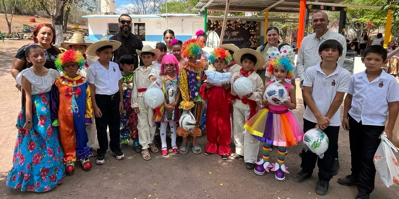IMDEC ENTREGA MATERIAL DEPORTIVO A ESCUELAS DE COMUNIDADES DE SANALONA