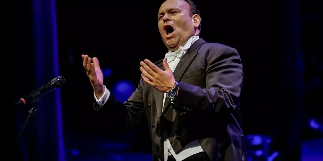 GRAN NOCHE DE REENCUENTRO OPERÍSTICO EN MAZATLÁN DURANTE EL CONCIERTO A DOS PIANOS