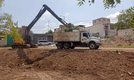 REFUERZAN LABORES PREVENTIVAS CON LIMPIEZA Y DESAZOLVE EN ARROYOS Y DRENES DE CULIACÁN