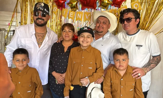 UN GESTO QUE TOCÓ CORAZONES: LOS DOS CARNALES VISITAN A PEQUEÑO FAN EN TORREÓN