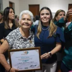 RECONOCEN TRAYECTORIA DE MARTHA ALICIA ARAUJO CON LA MEDALLA AL MÉRITO MARÍA TERESA ZAZUETA Y ZAZUETA 2026