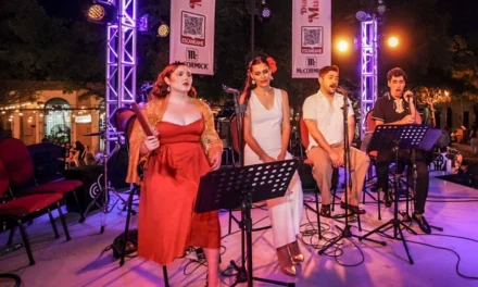 “RECUERDOS Y NOSTALGIA” LLENÓ LA PLAZUELA MACHADO DE EMOCIONES, MÚSICA Y MEMORIAS COMPARTIDAS